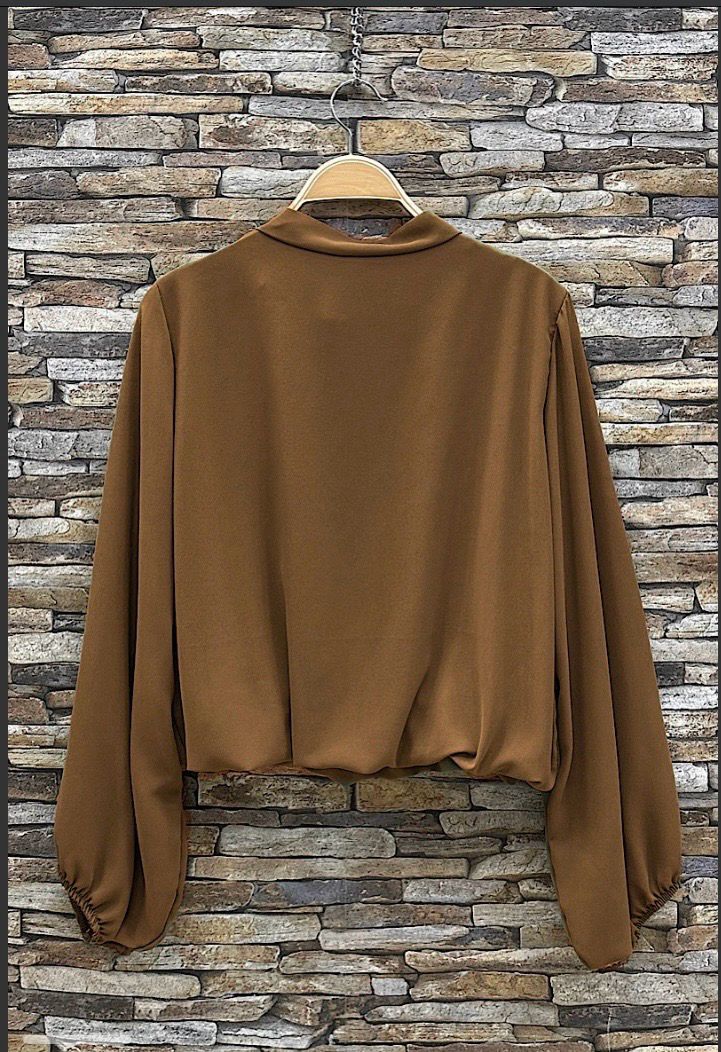 Chique blouse met print en romantische soepelvallende mouwen – trendy met viscose voering