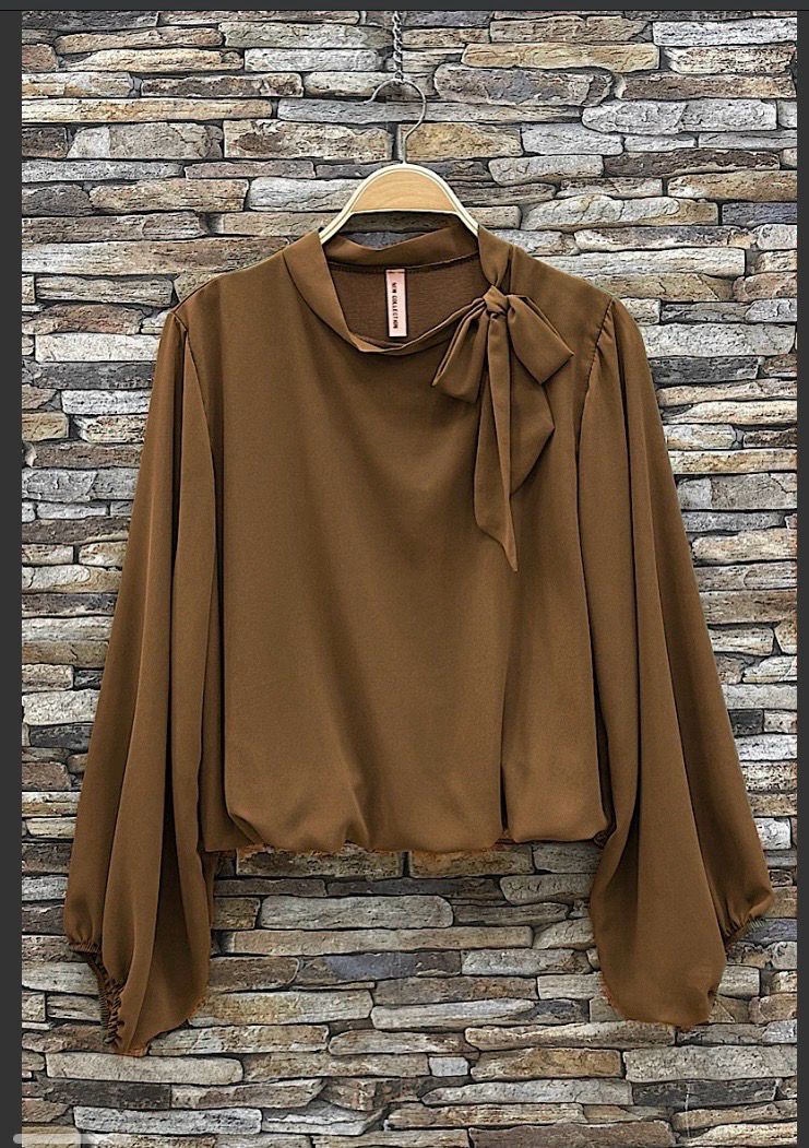 Chique blouse met print en romantische soepelvallende mouwen – trendy met viscose voering
