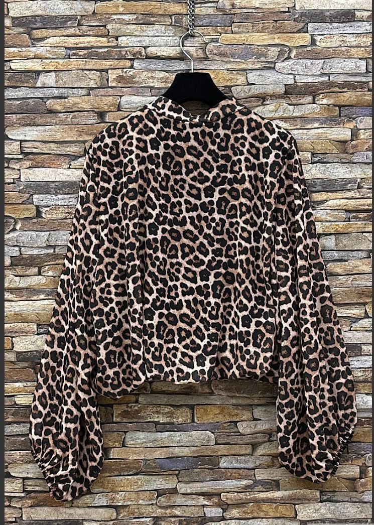 Chique blouse met print en romantische soepelvallende mouwen – trendy met viscose voering