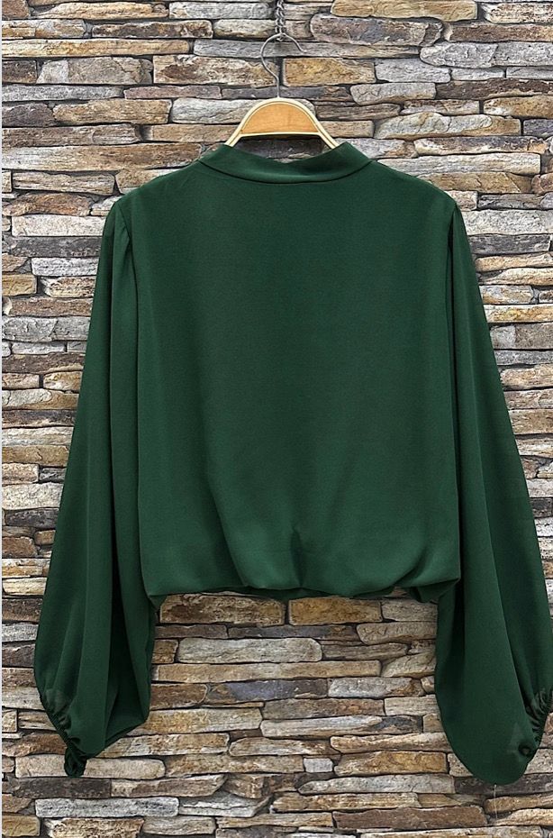 Chique blouse en romantische soepelvallende mouwen – trendy met viscose voering