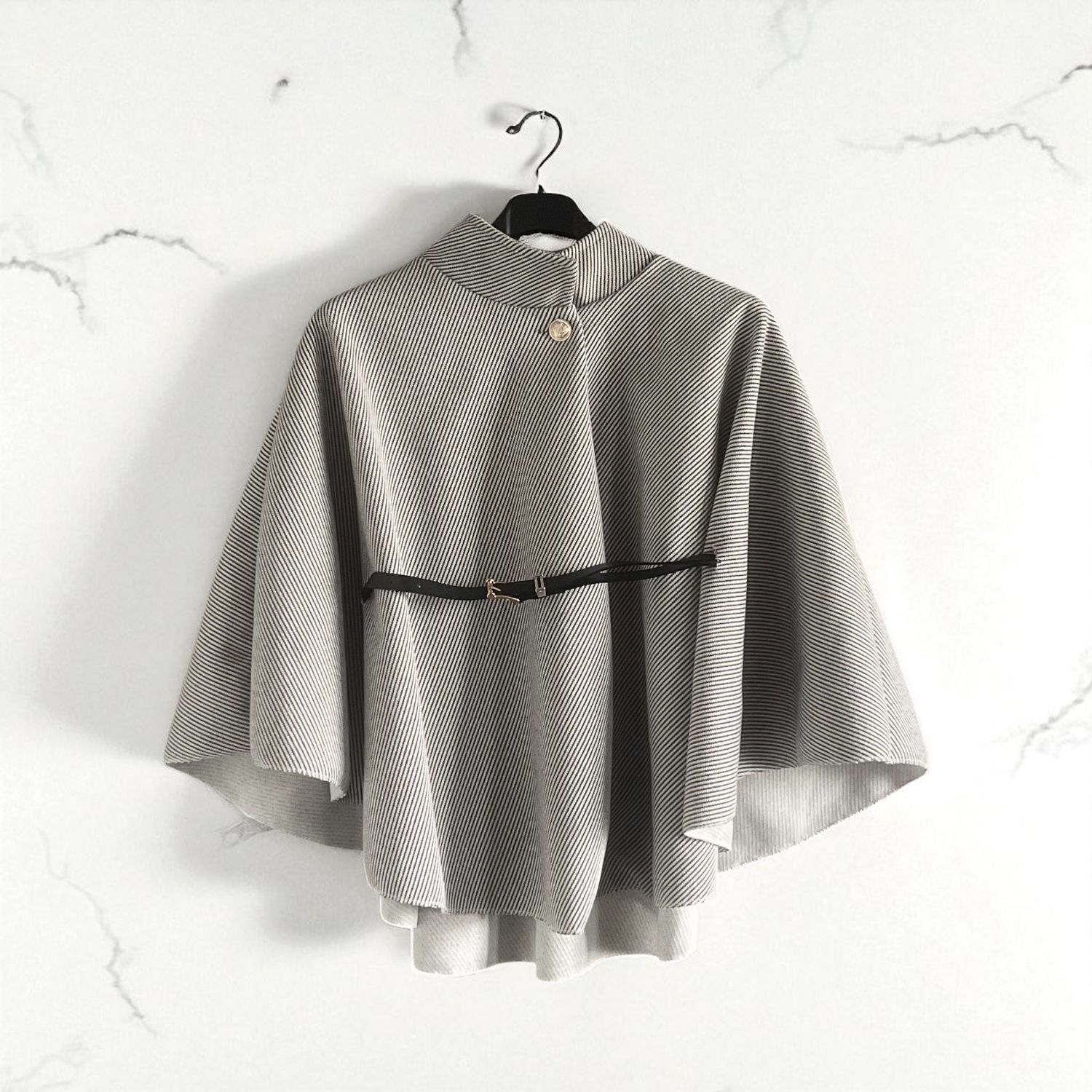 Elegante poncho jas met riem – Beige, Grijs, Burgundi of Zwart | Infinity Me 