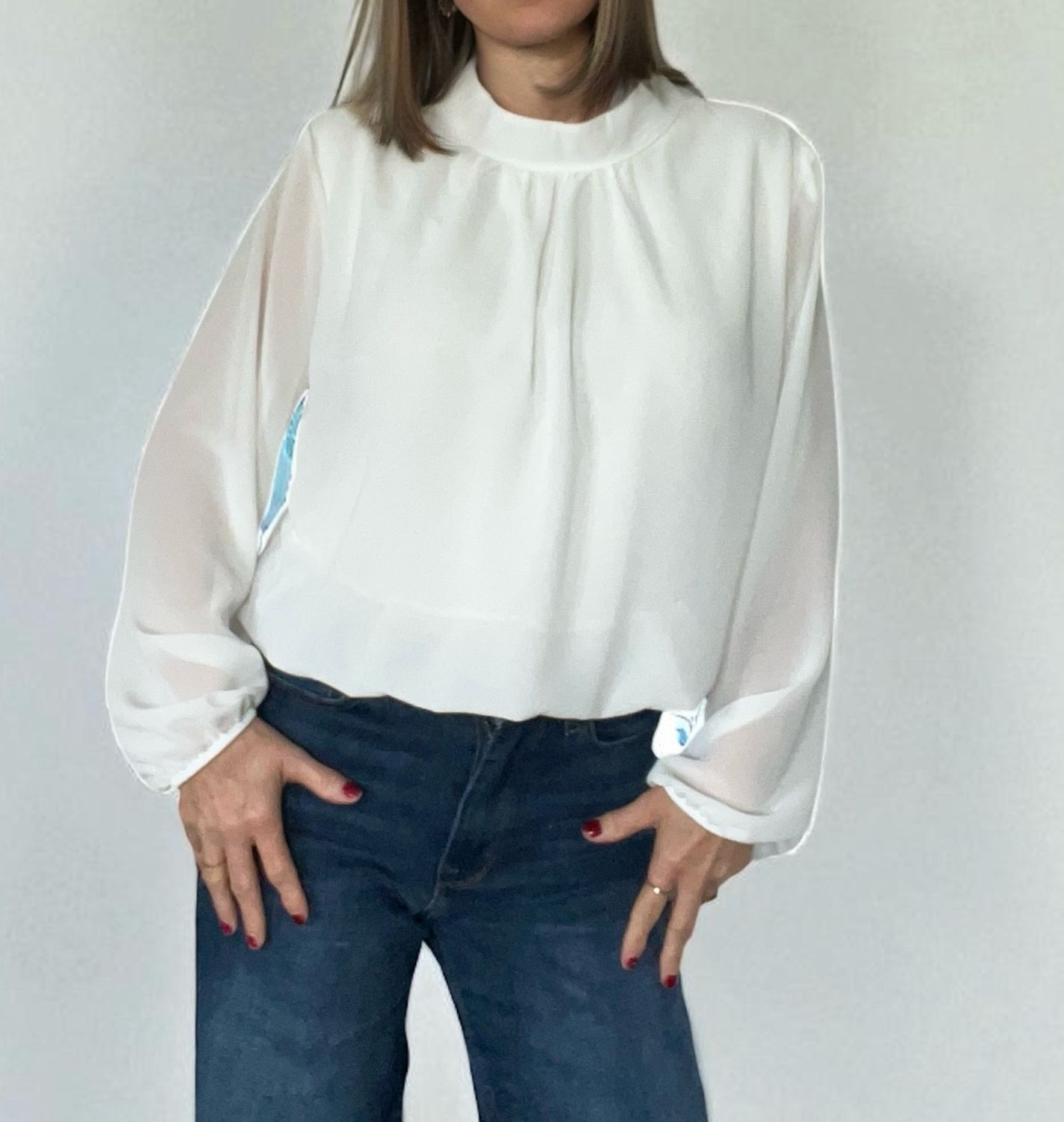 Elegante blouse in effen kleur en romantische soepelvallende mouwen – trendy met viscose voering