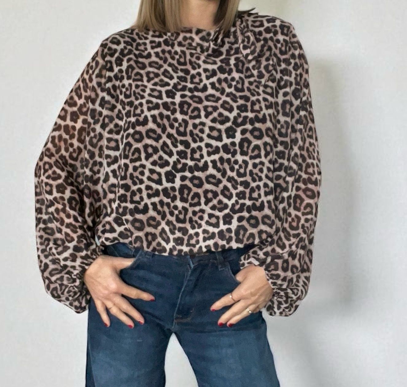 Chique blouse met print en romantische soepelvallende mouwen – trendy met viscose voering