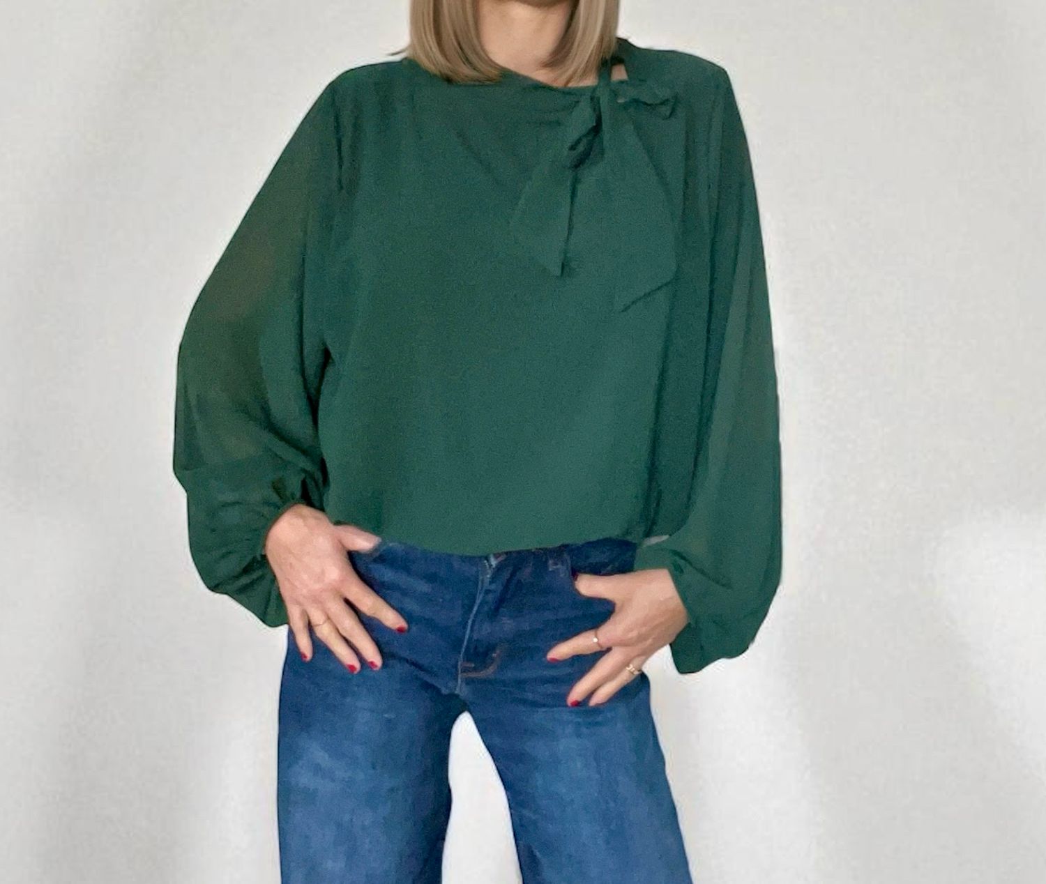 Chique blouse en romantische soepelvallende mouwen – trendy met viscose voering