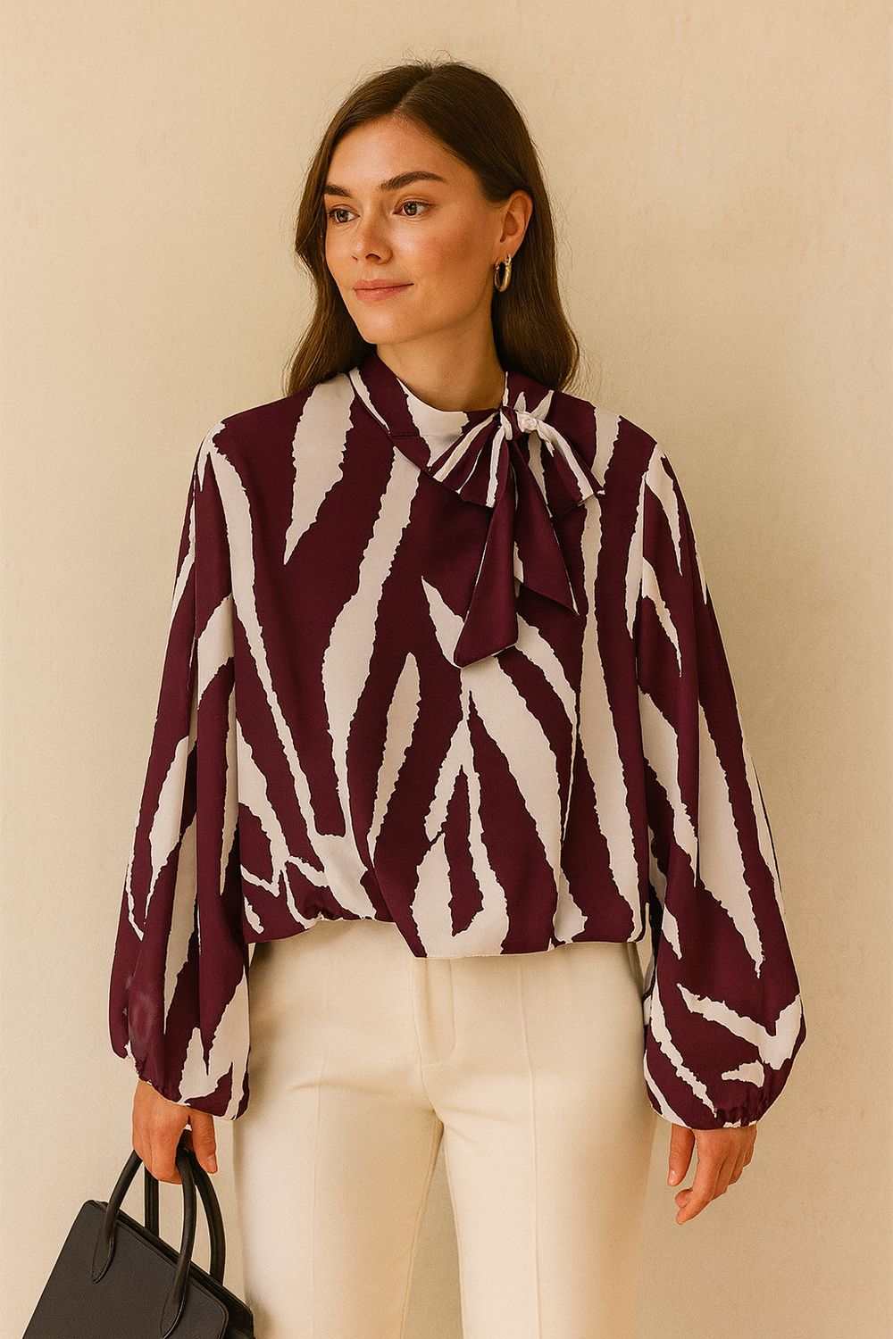 Chique blouse met print en romantische soepelvallende mouwen – trendy met viscose voering