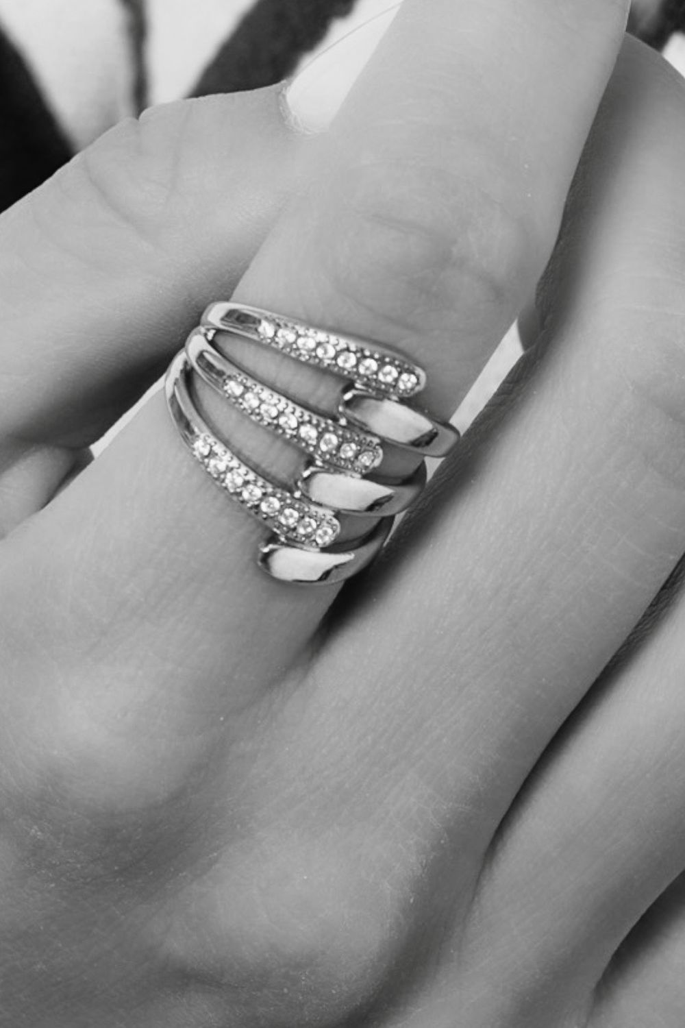 Zilverkleurige statement ring met strass – verstelbaar en elegant – Infinity Me 