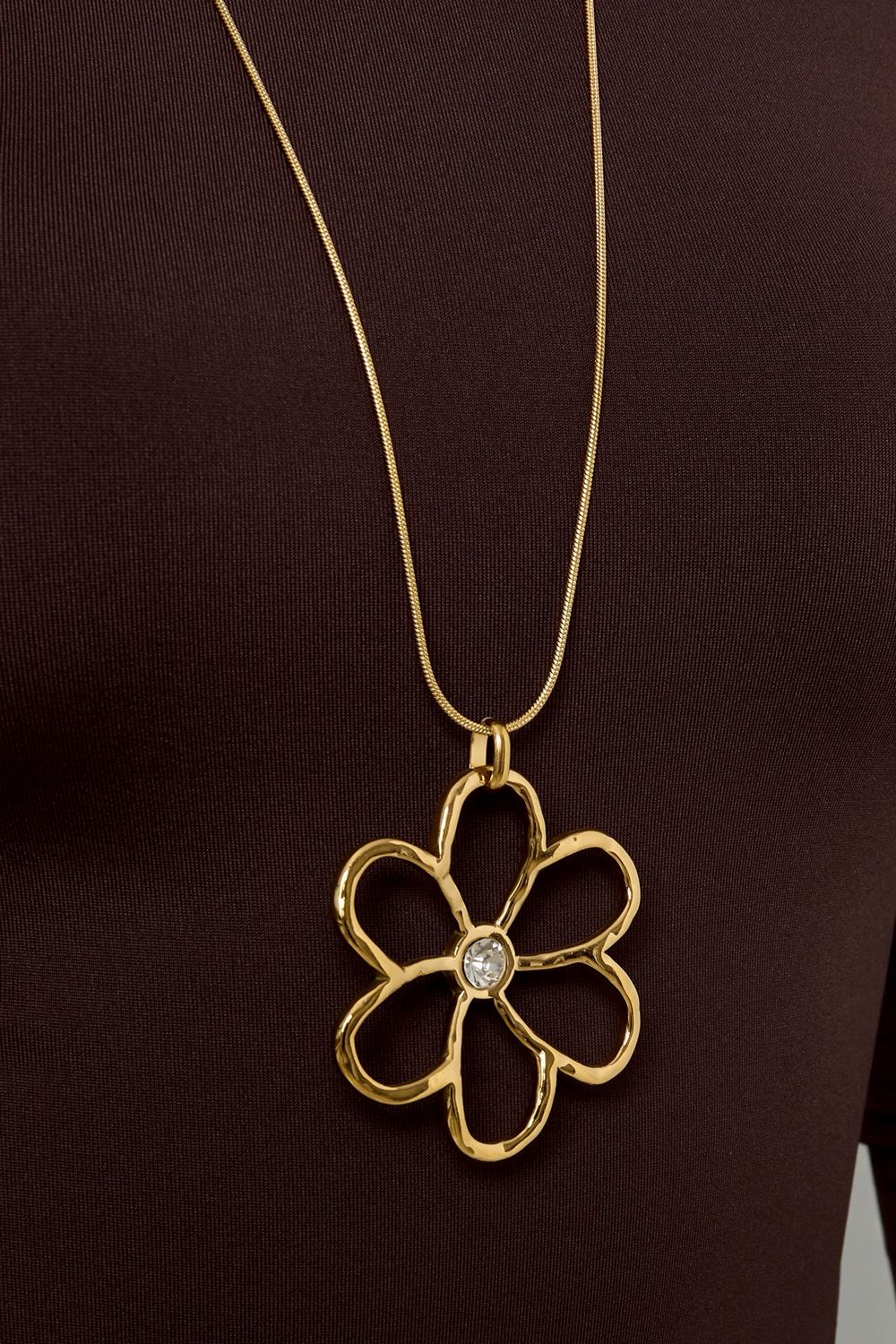 Goudkleurige ketting met bloemhanger en steentje – Elegant &amp; tijdloos – Infinity Me