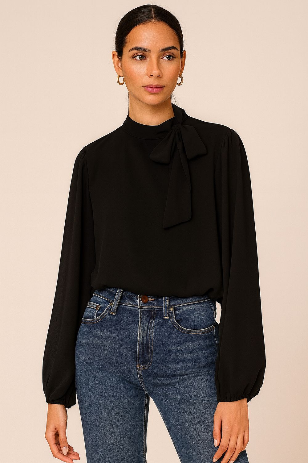 Chique blouse en romantische soepelvallende mouwen – trendy met viscose voering