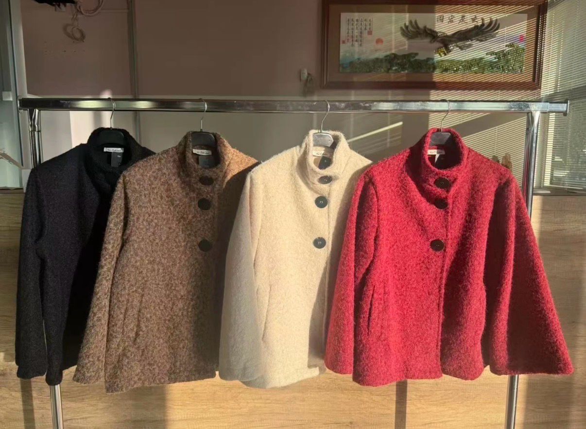 Cape-Style Bouclé Jacket – Elegante Parisian Fit in Soft Grey