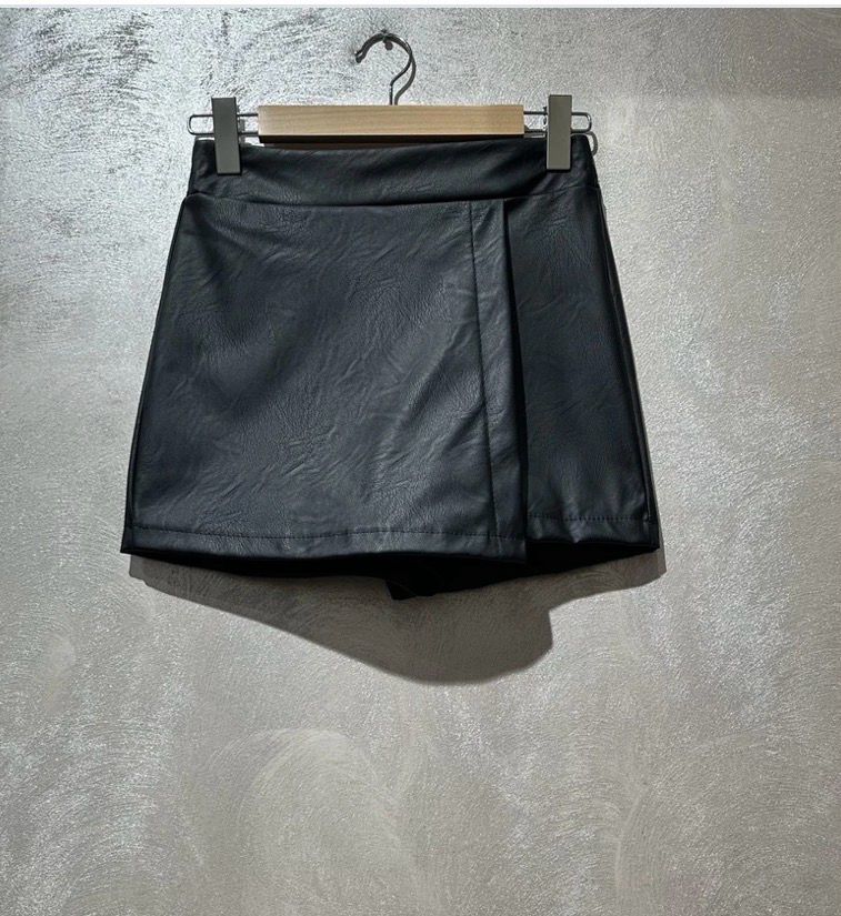 High-waisted Faux Leather shortrok - Skort Zwart