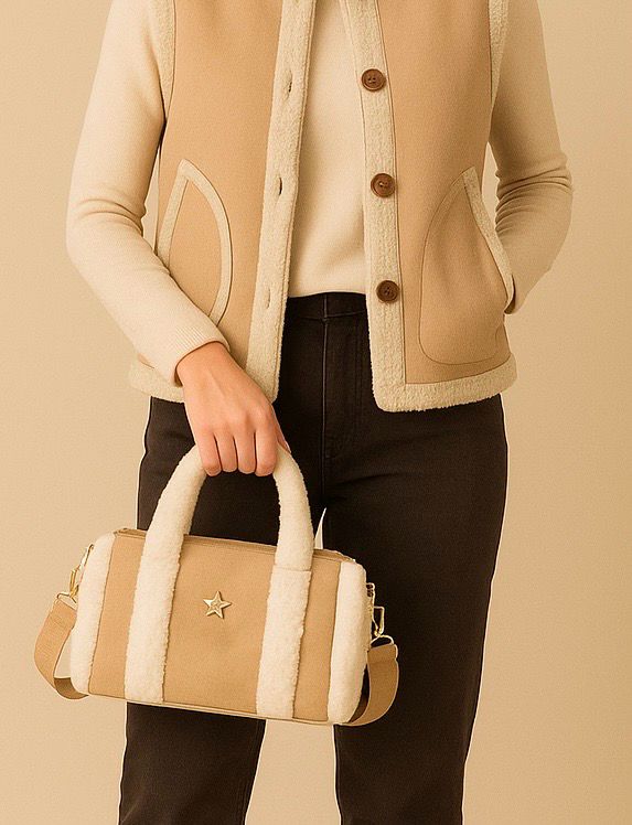 Infinity Me Mini Teddy Bag Beige – Cosy Suède Look met Gouden Ster