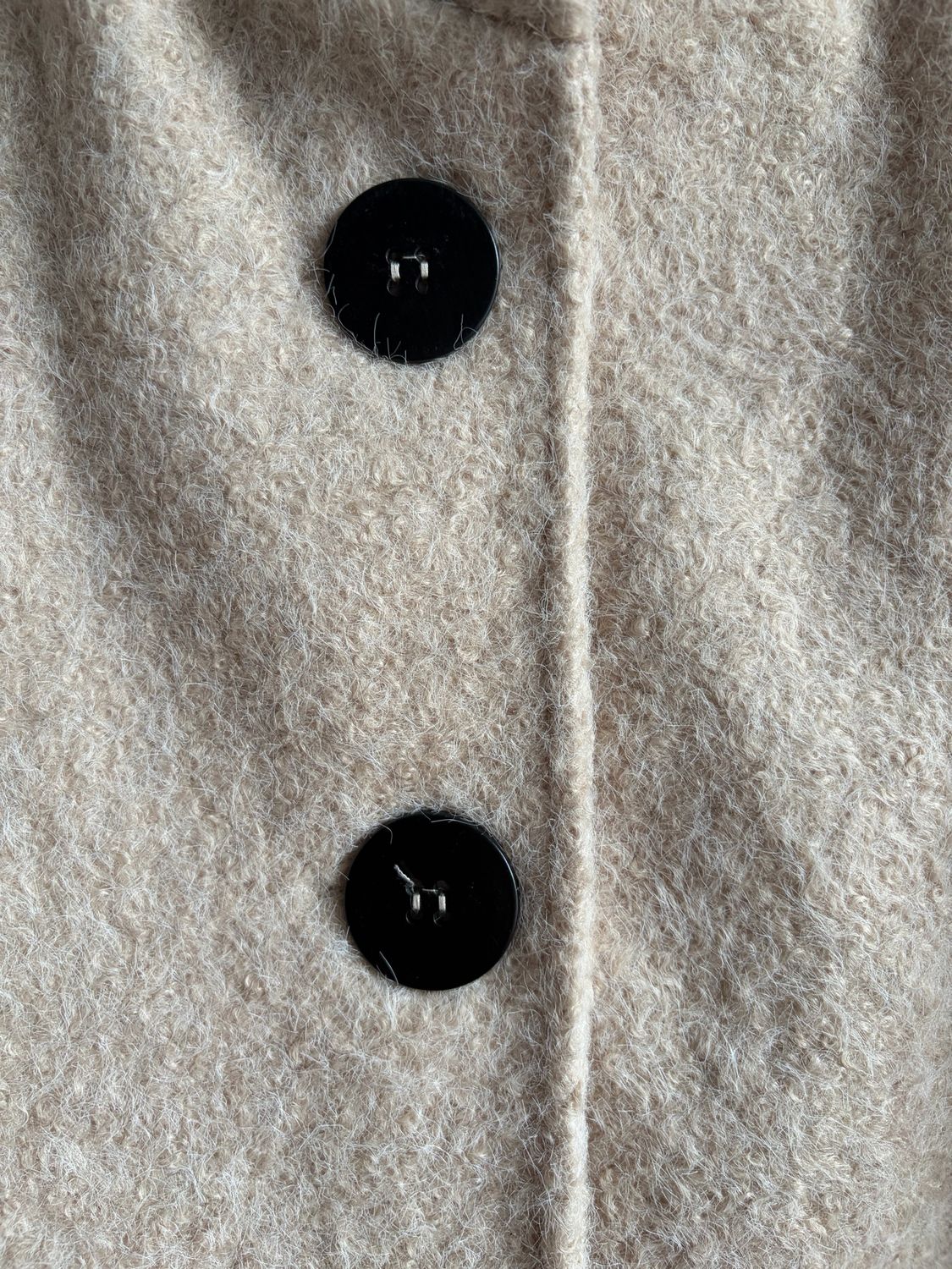 Cape-Style Bouclé Jacket – Elegante Parisian Fit in Soft Grey