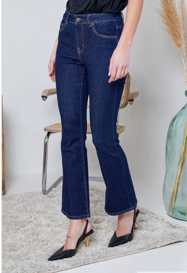 Dark Denim Bootcut Jeans – Flatterende Pasvorm met Lichte Flair