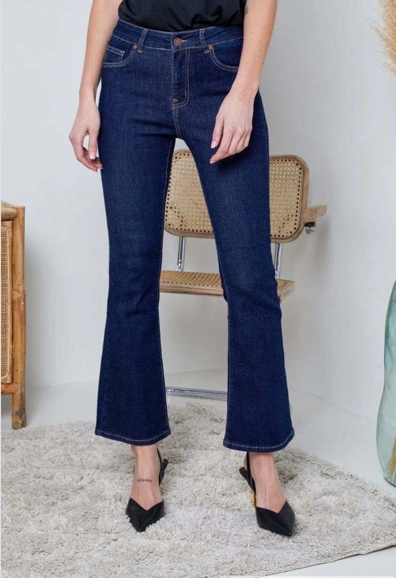 Dark Denim Bootcut Jeans – Flatterende Pasvorm met Lichte Flair