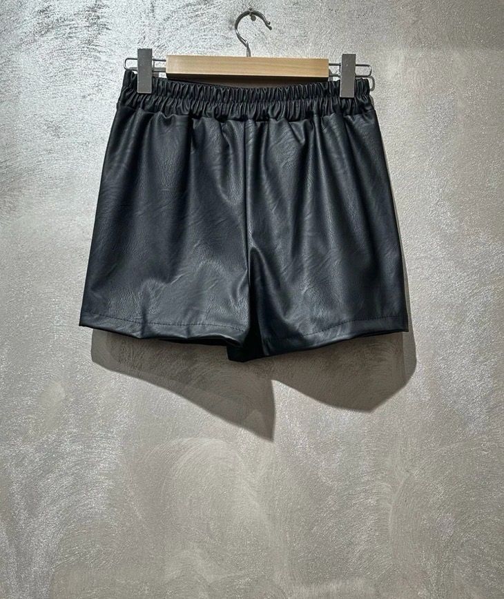 Zwarte Blazer Met Short skirt En Bordeaux Katoenen Coltrui