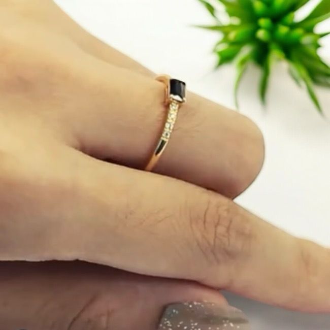 Ring Met Zwart Steentje