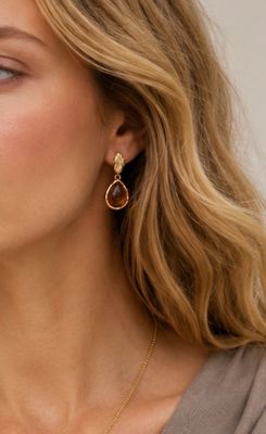 Amber Glow Resin Oorbellen – Goudkleurig 204 Stainless Steel- Hypoallergenic