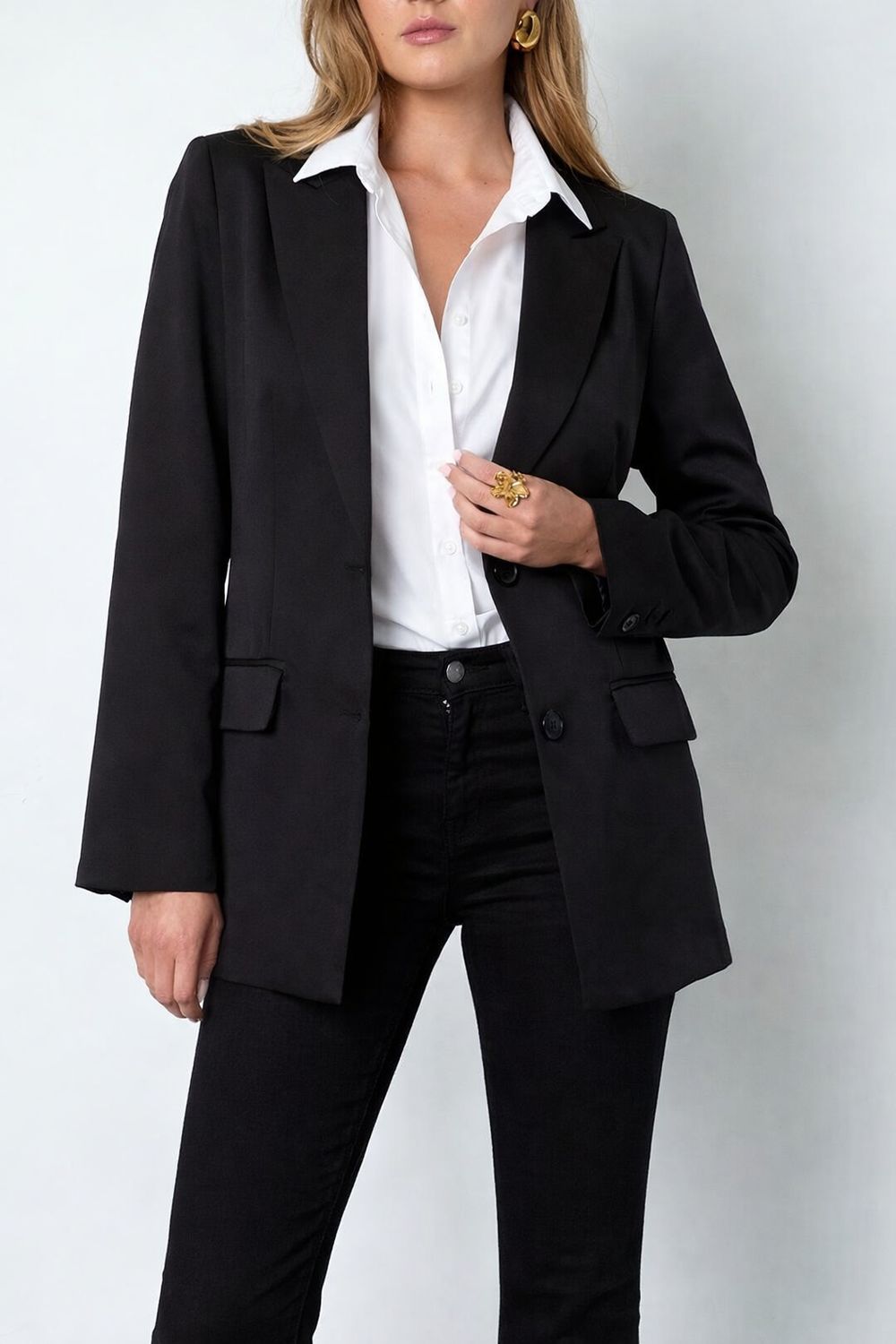 “Dames Blazer met Strikjes Achterkant – Elegante Zwarte Statement Jas”