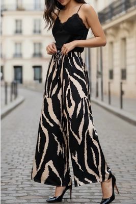 Losse broek in viscose silk effect met zakken- romantische soepelvallende broek voor dames