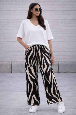 Losse broek in viscose silk effect met zakken- romantische soepelvallende broek voor dames