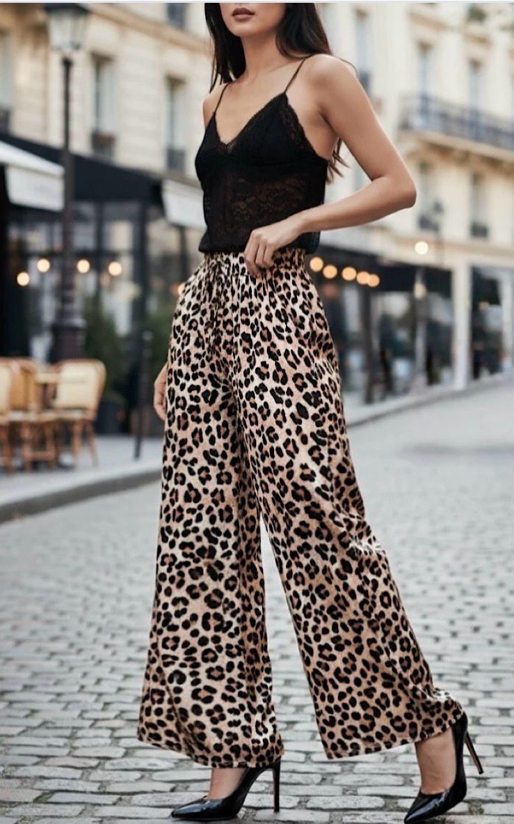 Losse broek in viscose silk effect met zakken- romantische soepelvallende broek voor dames