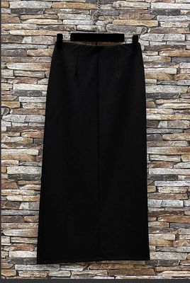 Elegante zwarte lange rok met split en knopen – Tijdloze dames rok met elastische taille