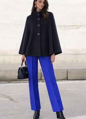 Cape-Style Bouclé Jacket – Elegante Parisian Fit in Soft Grey Cape-Style Bouclé Jacket – Elegante Parisian Fit in Soft Grey