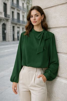 Chique blouse en romantische soepelvallende mouwen – trendy met viscose voering