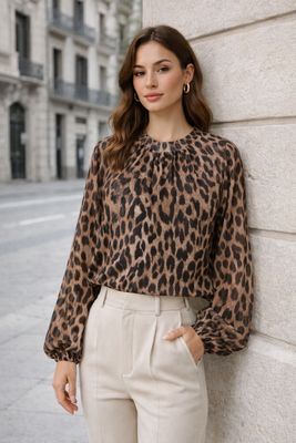 Romantische chique blouse met trendy vloeiende mouwen &amp; viscose voering