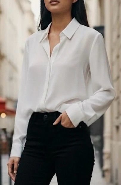 Klassieke Blouse Met Kraag- Romantic Chic Voile. Fluid and Trendy