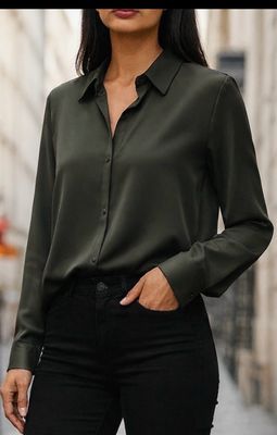 Klassieke Blouse Met Kraag- Romantic Chic Voile. Fluid and Trendy