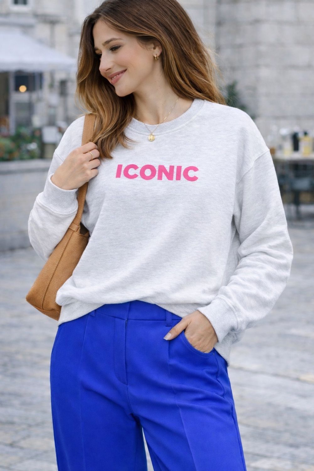 ICONIC Licht Grijze Sweater met Backprint – Casual Chic Dames Sweater | Infinity Me