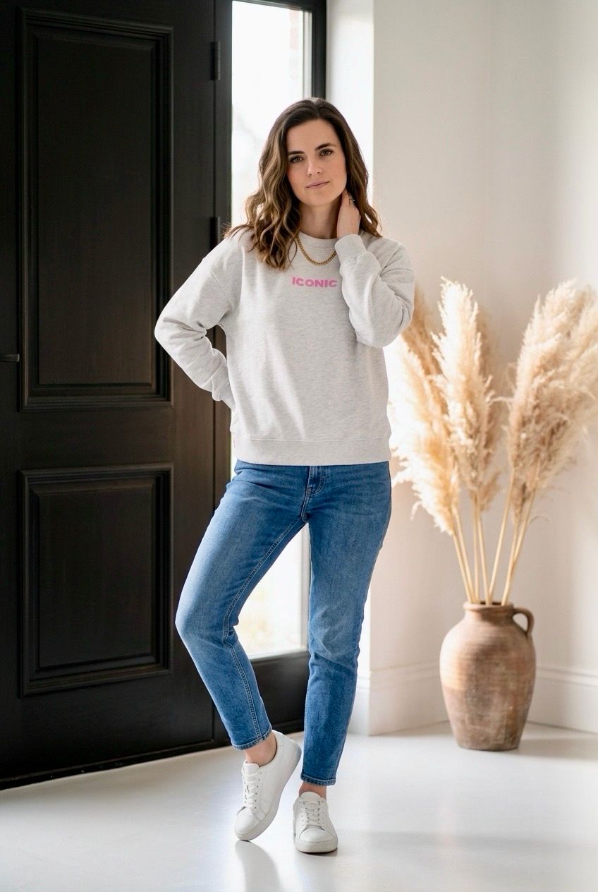 ICONIC Licht Grijze Sweater met Backprint – Casual Chic Dames Sweater | Infinity Me