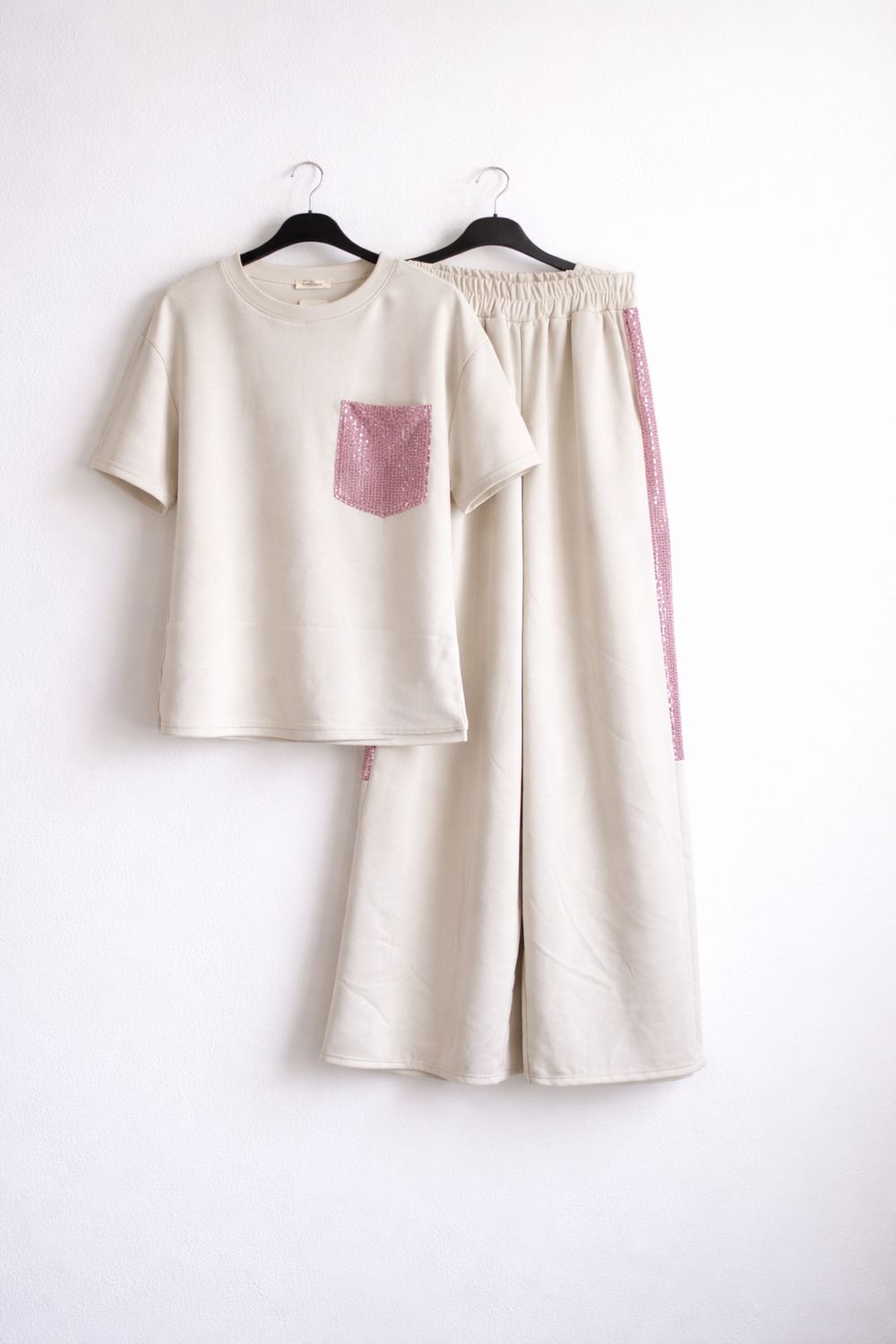 Infinity Me comfy set met roze detail – zachte stretch &amp; relaxed fit