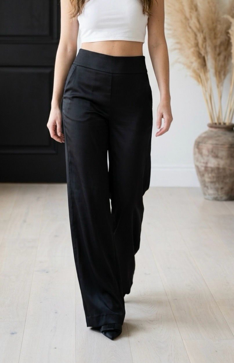 Zwarte satijnen wide leg damesbroek – elegante hoge taille