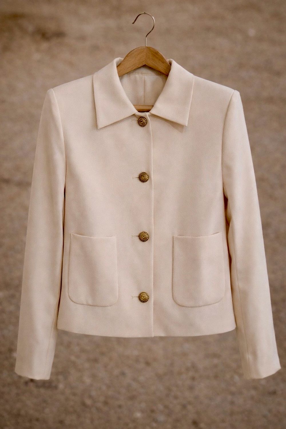 Elegante Premium dames blazer Jas met gouden knopen – verfijnde tailored pasvorm- Beige