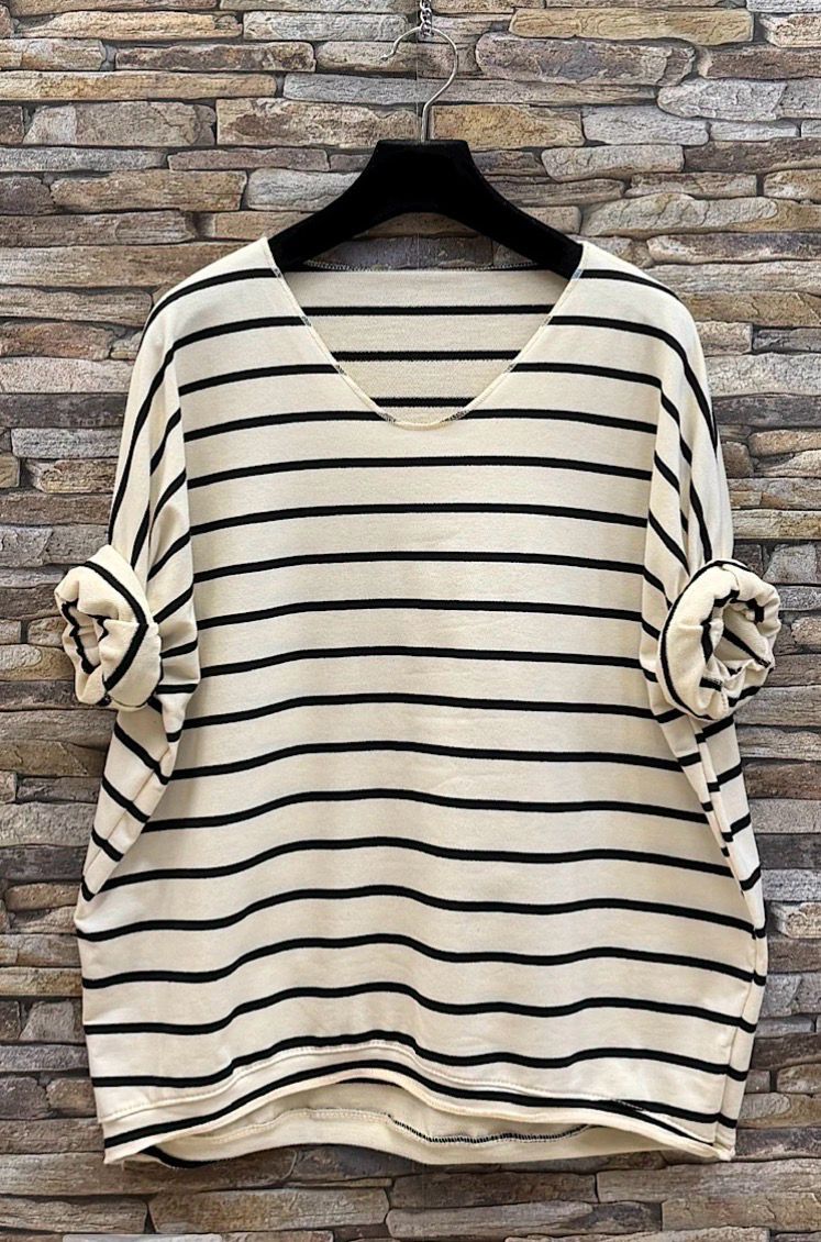 Losvallende gestreepte top met V-hals