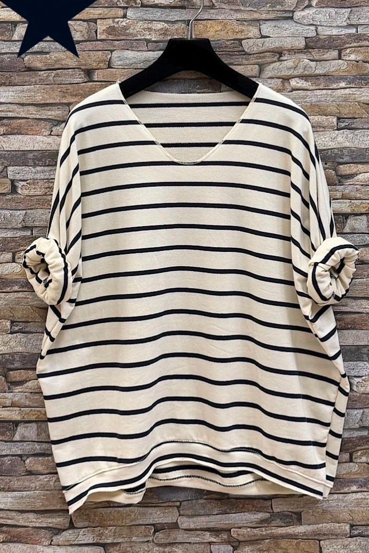 Losvallende gestreepte top met V-hals