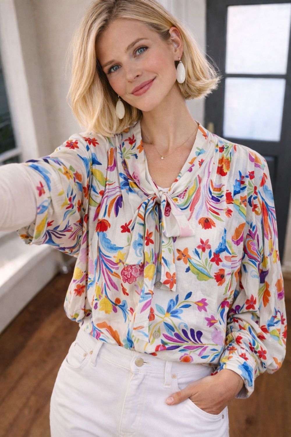 Luchtige Fijne Zomerse Blouse Met Elegante Strik- Bloemenmotiwf