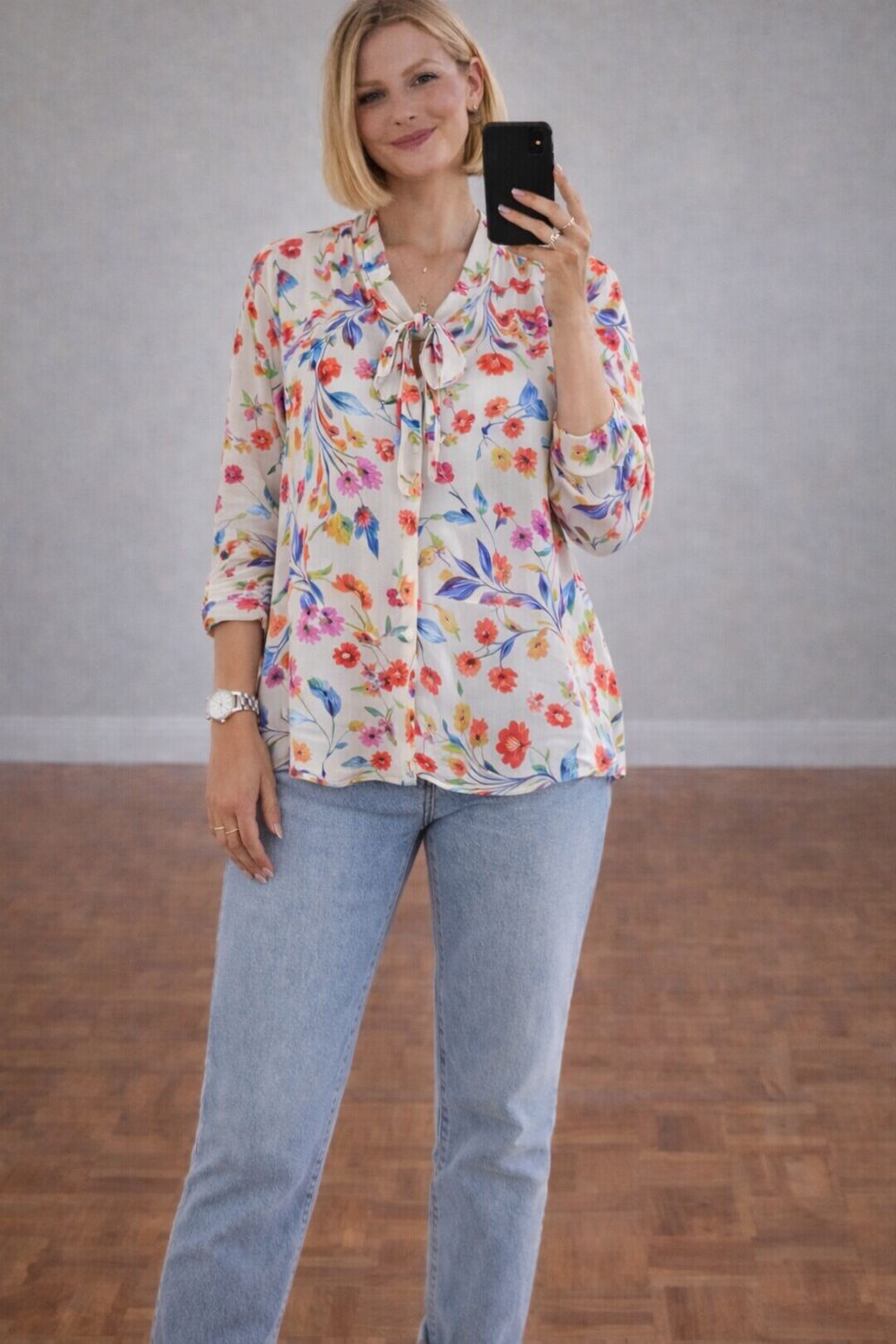 Luchtige Fijne Zomerse Blouse Met Elegante Strik- Bloemenmotiwf