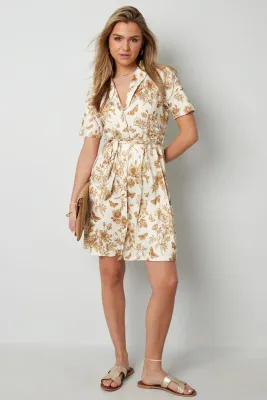 Elegante Jurk met Print en Knoopdetail – Vrouwelijke Pasvorm