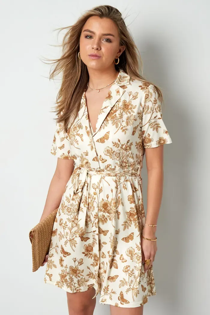 Elegante Jurk met Print en Knoopdetail – Vrouwelijke Pasvorm