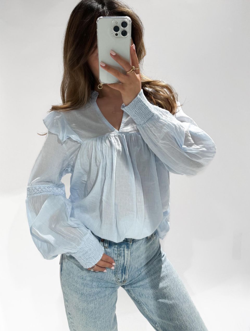 Luchtige blouse/top met V-hals en volumemouwen