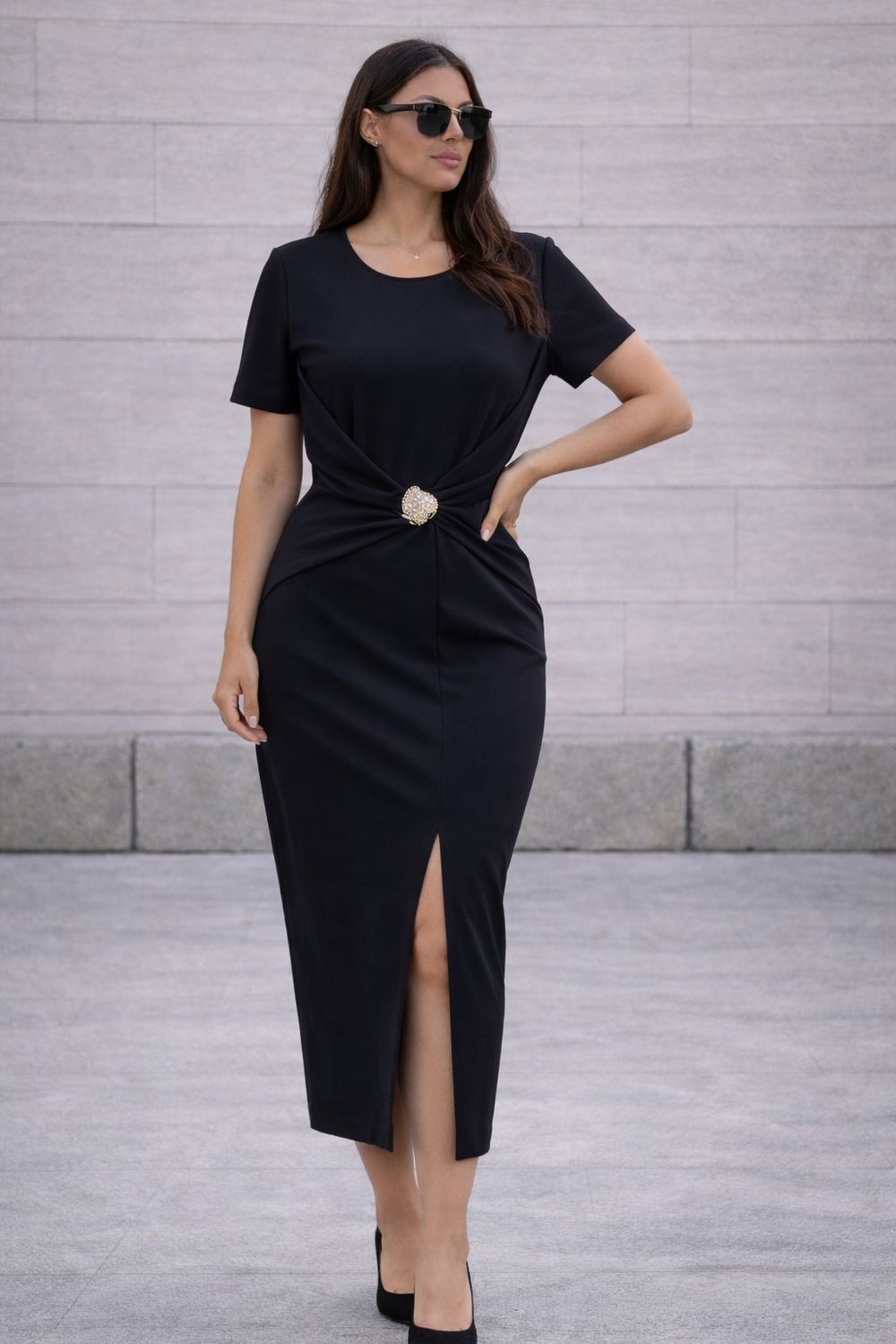 Elegante midi jurk met taille detail en split