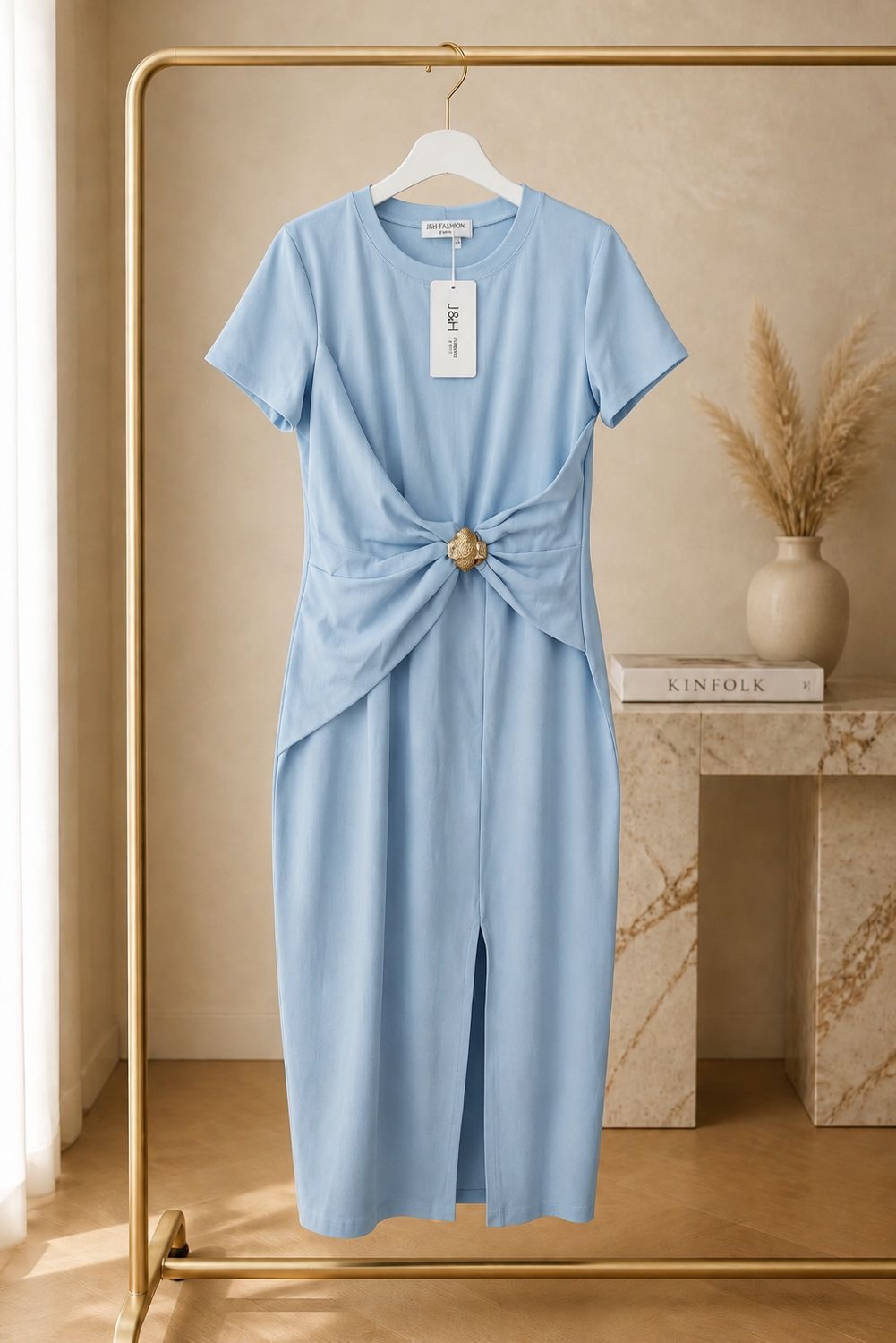 Elegante midi jurk met taille detail en split