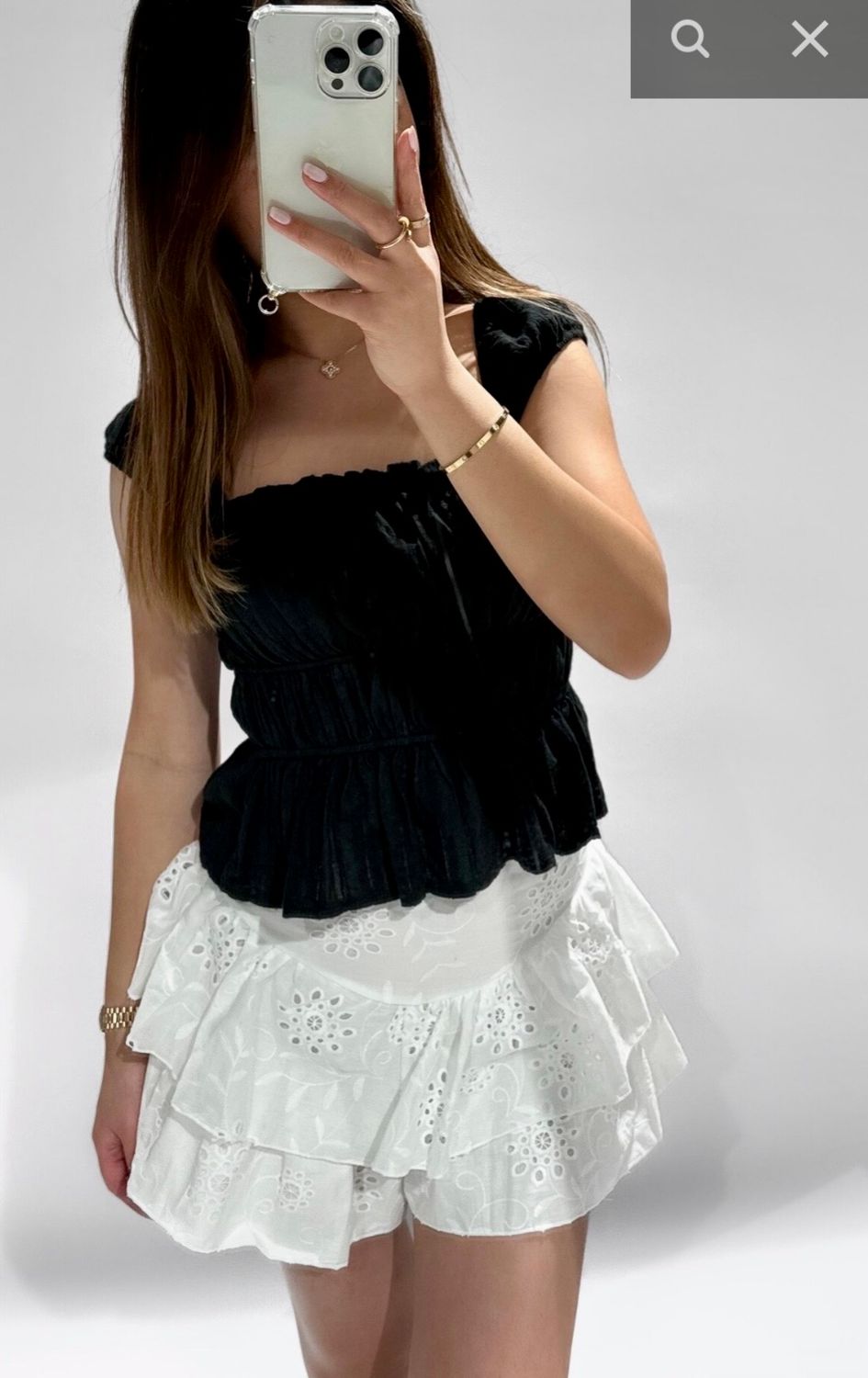 Top met brede schouderbanden en gesmokte pasvorm