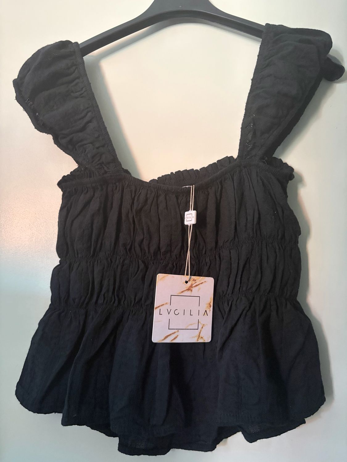 Top met brede schouderbanden en gesmokte pasvorm