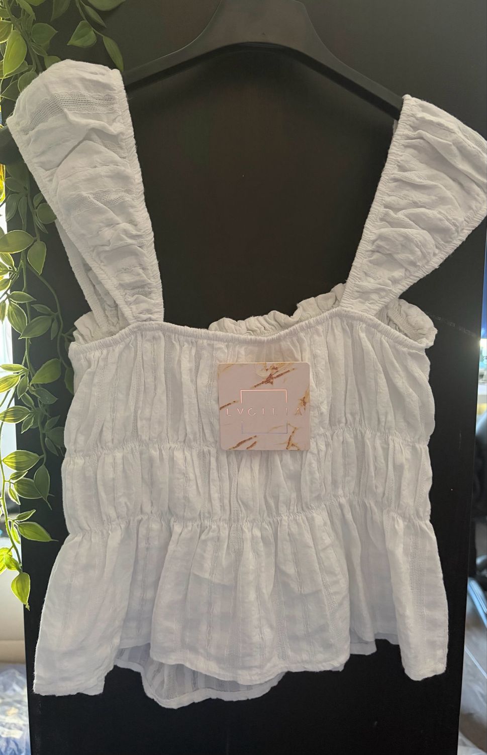 Top met brede schouderbanden en gesmokte pasvorm