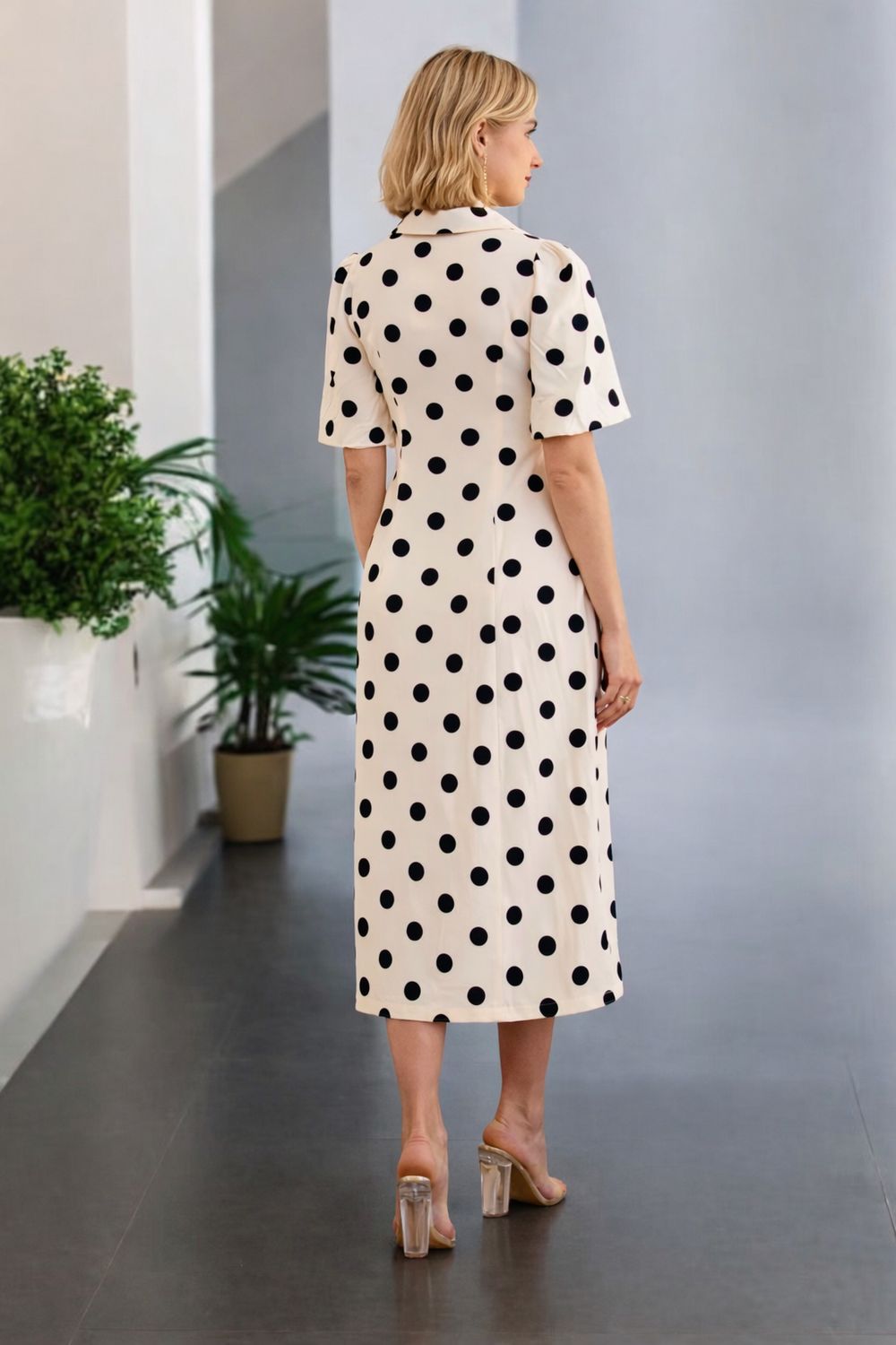 Dames jurk midi – aansluitende fit – zonder stretch – gevoerd – polkadot beige zwart