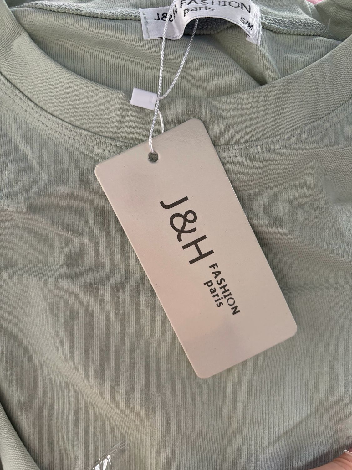 Elegante midi jurk met taille detail en split